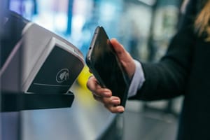 Riesgos de los pagos sin contacto y cómo protegerse del fraude NFC y RFID